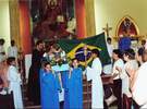 Pe. Paulo e Pe. Sebasti&atilde;o recebem a imagem de N. S. Aparecida