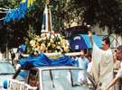 Dia 12 de outubro - Pe. Paulo aben&ccedil;oa a carreata